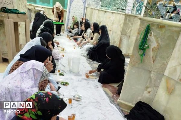 آیین افطاری ماه مبارک رمضان در امامزاده عمادالدین رباط‌کریم