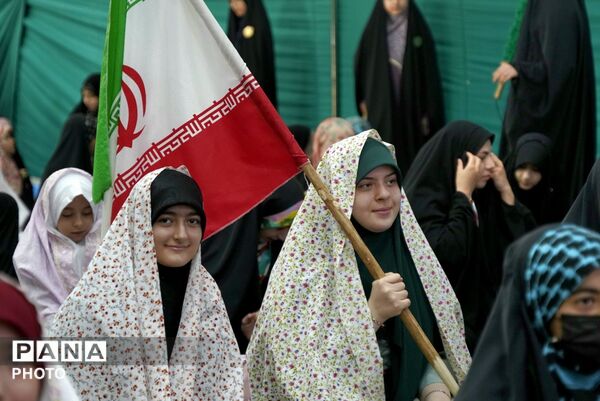  شور و شعور دخترانه در جشن میلاد حضرت معصومه (س) در همدان