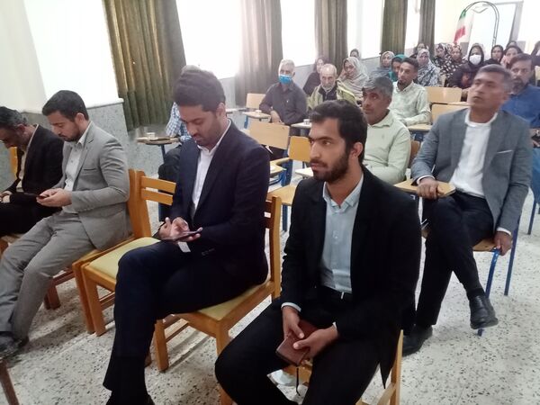 جشن تقدیر از دانش‌آموزان برتر دبیرستان علی‌سایانی فین