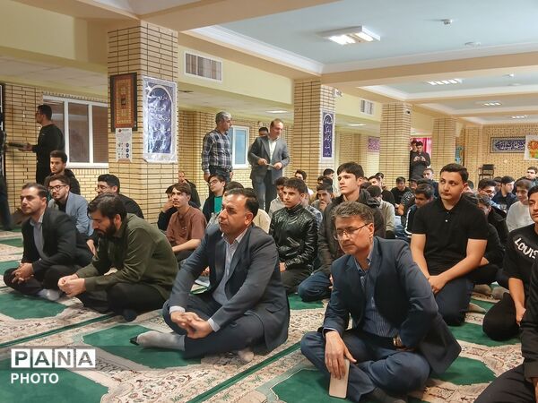 محفل‌ انس‌ باقرآن کریم در استان ایلام برگزار شد.