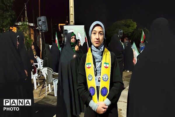 پرچم عزت را می‌بریم بالا 