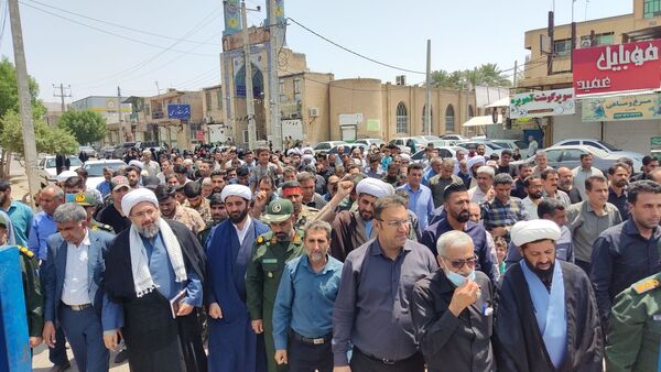 مردم حاجی‌‌‌آباد در جواب اسرائیل پای در خیابان‌ها نهادند