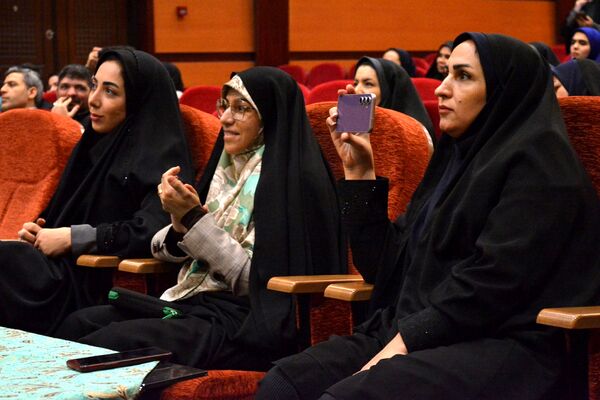 آیین تجلیل از برگزیدگان حوزه مشاوره و پیشگیری از آسیب‌های اجتماعی بهارستان‌دو