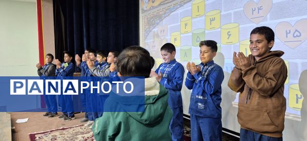 دانش آموزان دبستان امیر آقایی مهمان برنامه پرنشاط جوانه های کانون لقمان کاشمر