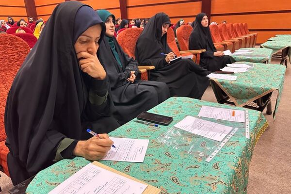 مسابقات استندآپ کمدی و مجری‌گری در سالن سجادیه بهارستان دو