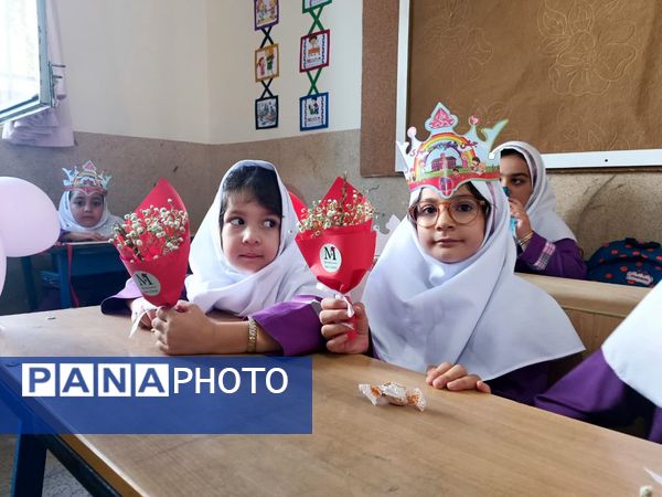 جشن شکوفه‌ها در دبستان شهید رجایی ایزدشهر