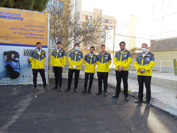 برگزاری مانور زلزله در هنرستان محمودیه شهرستان بجنورد 