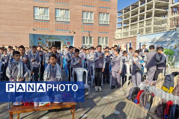 رزمایش کمک مومنانه و تهیه لوازم التحریر برای دانش‌آموزان و خانواده‌های بی بضاعت در ناحیه 2 شهرری 