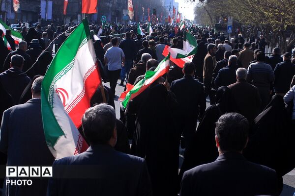 بیعت مردم تهران با سومین رهبر انقلاب