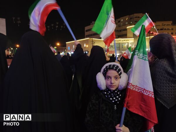 حضور پر صلابت مردم مشهد در راهپیمایی عزاداری 