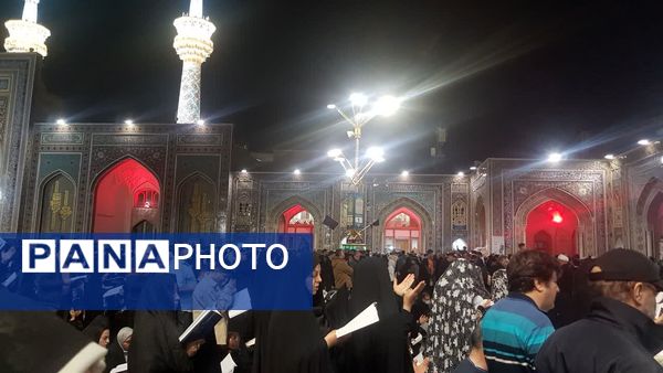 شکوه حضور زائران ومجاوران حرم مطهر رضوی در مراسم شب قدر نوزدهم ماه رمضان