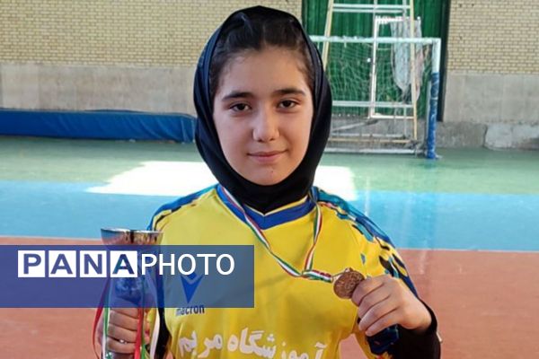 مسابقه فوتسال دانش‌آموزی دختران ابتدایی در بهارستان دو