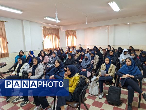  دوره مقدماتی خبرنگاری در پژوهشسرای دانش‌آموزی ناحیه۶ مشهد