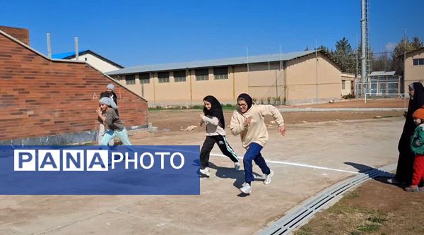 رقابت‌های دو و میدانی دختران متوسطه اول در سالن عالیپور کوهدشت 