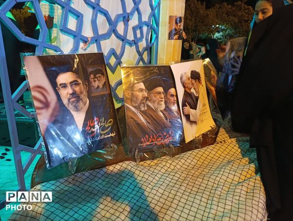 برپایی ایستگاه شبانه رفع اشکالات درسی در بوستان گلها قم