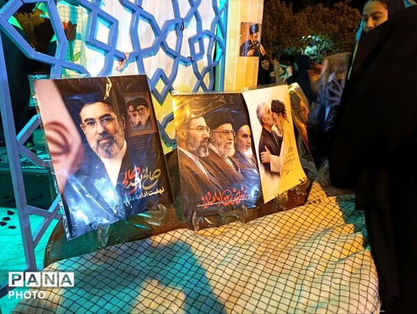 برپایی ایستگاه شبانه رفع اشکالات درسی در بوستان گلها قم