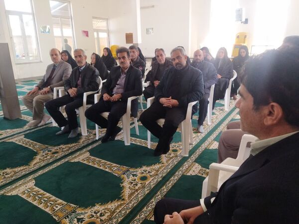 دومین جلسه هدایت تحصیلی پایه نهم دبیرستان نمونه دانش کاشمر