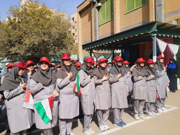 گرامیداشت هفته دفاع مقدس و زنگ مهر در مدرسه شایستگان