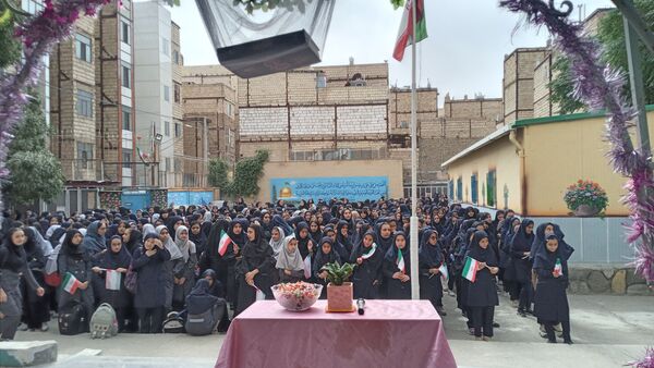 آیین بازگشایی مدارس و استقبال از دانش آموزان در دبیرستان میرزا جعفر سروقد ناحیه یک مشهد