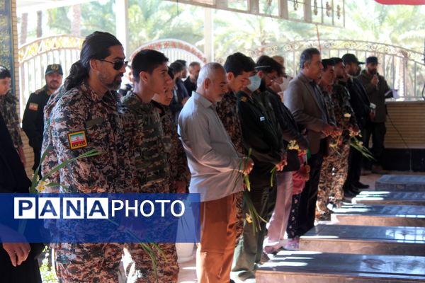 غبارروبی مزار مطهر شهدا به مناسبت آغاز دهه مبارک فجر در فراشبند