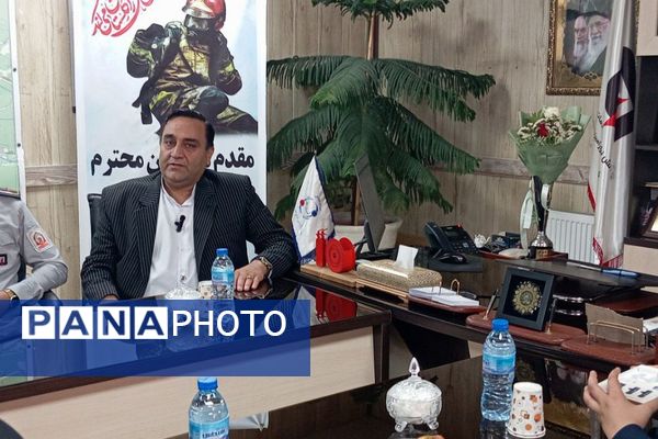 قدردانی دانش‌آموزان ورامینی از آتش‌نشانان در روز ملی آتش‌نشانی