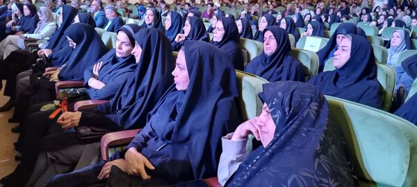 مراسم بزرگداشت مقام معلم و تجلیل از معلمان نمونه در محمودآباد