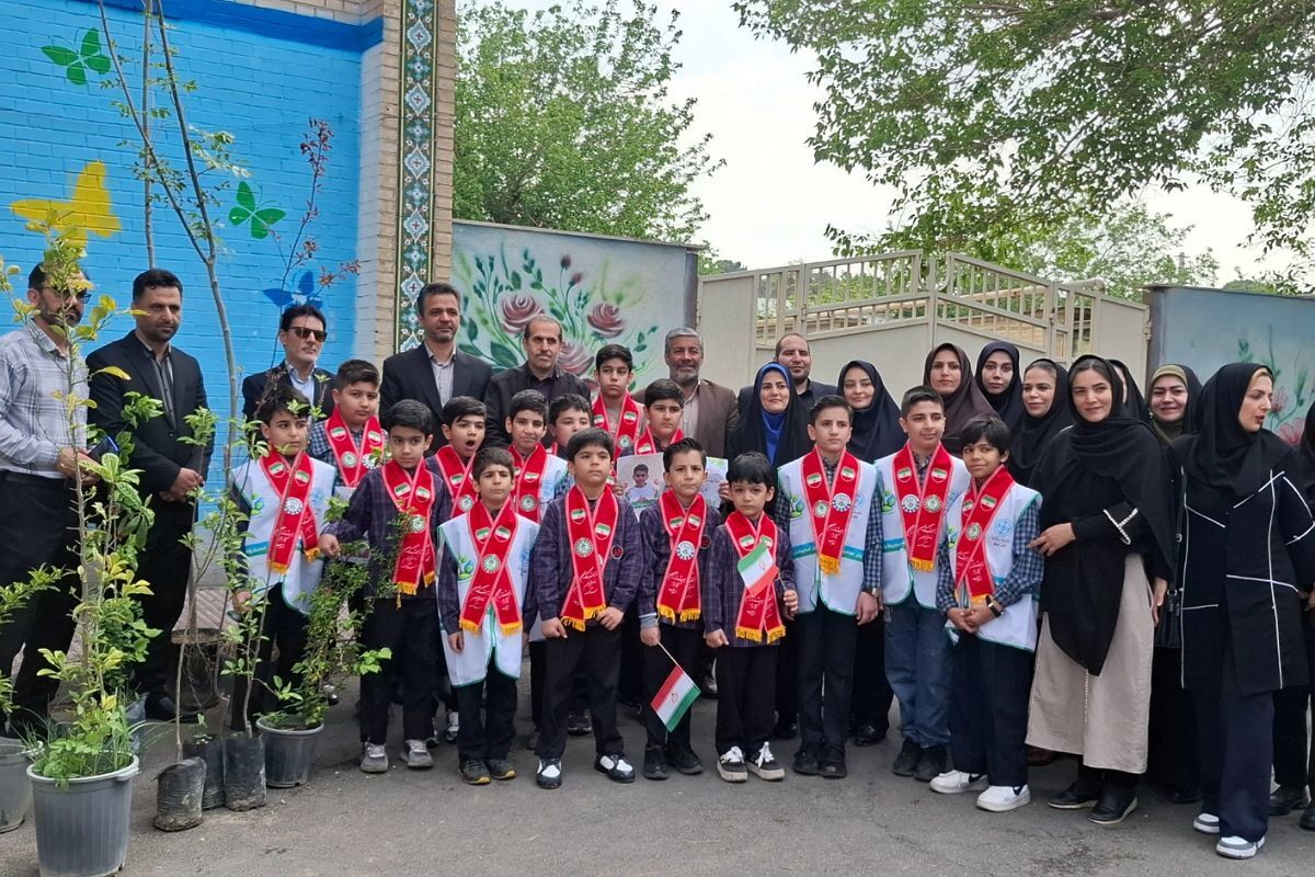 طنینِ «نهالِ امید» در دبستان ملاصدرا؛ تجدید میثاق با رهبر شهید و شهدای دانش‌آموز
