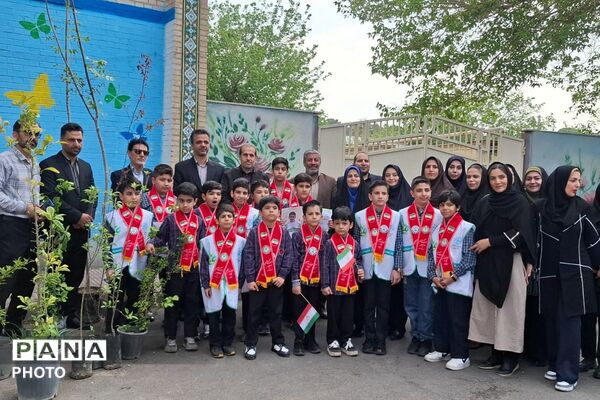 طنینِ «نهالِ امید» در دبستان ملاصدرا؛ تجدید میثاق با رهبر شهید و شهدای دانش‌آموز
