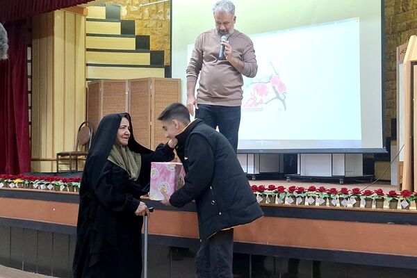 جشن میلاد بانوی دو عالم و گرامیداشت مقام مادر در دبیرستان رازی شیراز 