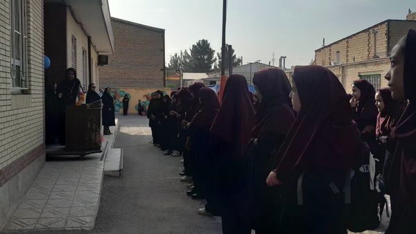 برگزاری‌ مراسم‌‌ روز اول‌ مدارس‌ و هفته‌ دفاع‌مقدس‌ در دبیرستان‌  مخدره‌ مرآتی