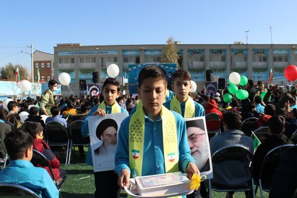 زنگ انقلاب در یزد طنین انداز شد