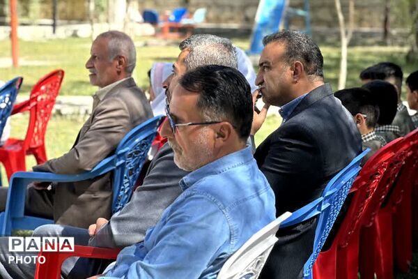 آیین «روایت ایستادگی» و گلباران مزار شهدای گمنام در شهر ارجمند 