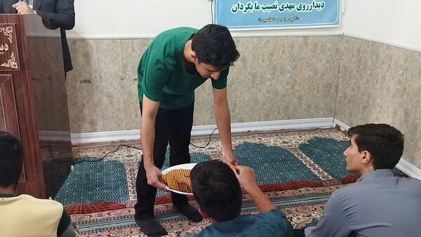 اولین نماز جماعت دبیرستان شاهد ابوذر غفاری در سال تحصیلی جدید 