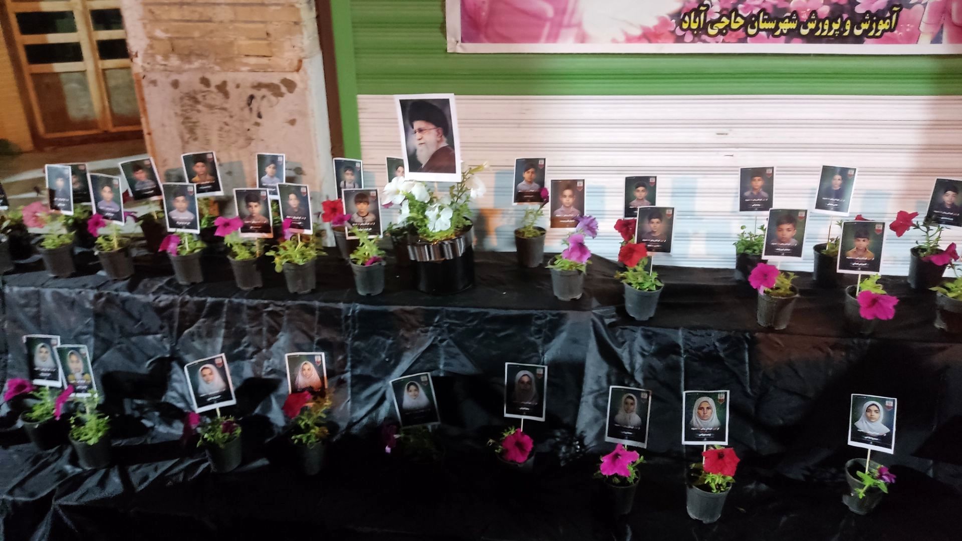 چهلمین روز شهادت رهبر شهید و دانش‌آموزان مدرسه شجره طیبه میناب