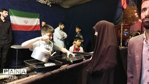 میدان ازادی هر شب میزبان وطن پرستان نیشابوری می شود 