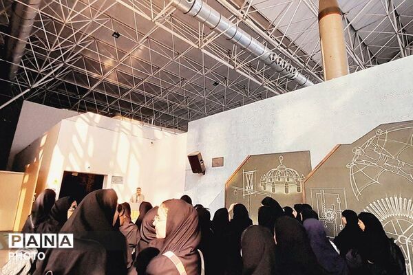 بازدید دانش آموزان شهید وجدانی پاک چهاردانگه از پارک ملی هوافضا