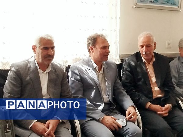 بازدید معاون پرورشی و تربیت بدنی آموزش و پرورش کاشمر از دبیرستان امام حسین (ع) 