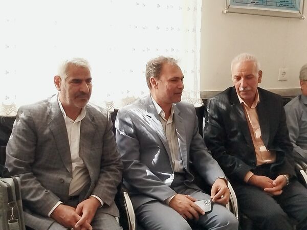 بازدید معاون پرورشی و تربیت بدنی آموزش و پرورش کاشمر از دبیرستان امام حسین (ع) 