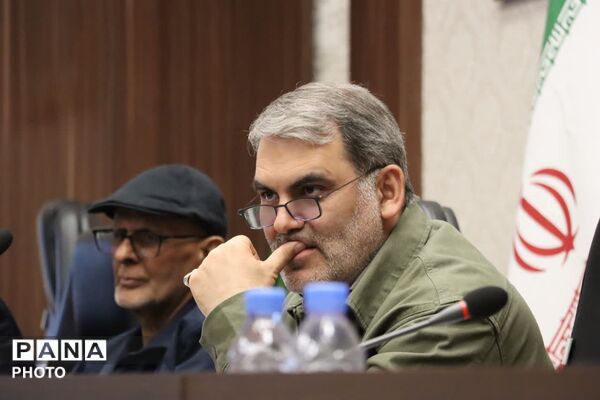 نشست معاون وزیر فرهنگ و ارشاد اسلامی با جامعه هنری تربت حیدریه 