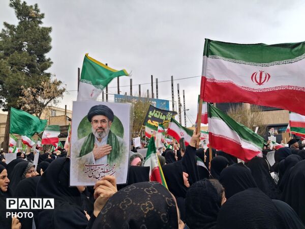 اجتماع بزرگ مردم نیشابور برای بیعت با سومین رهبر جمهوری اسلامی ایران 