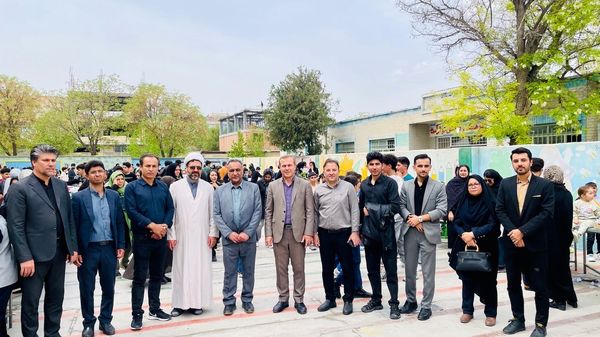 برپایی بازارچه در دبستان معلم آشخانه 