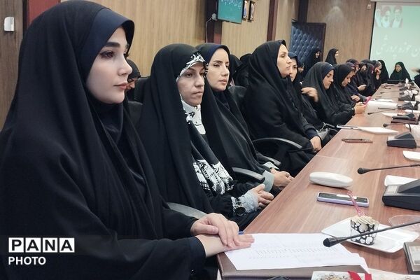 آئین تجلیل از فعالان حوزه پرورشی مدارس متوسطه بهارستان دو