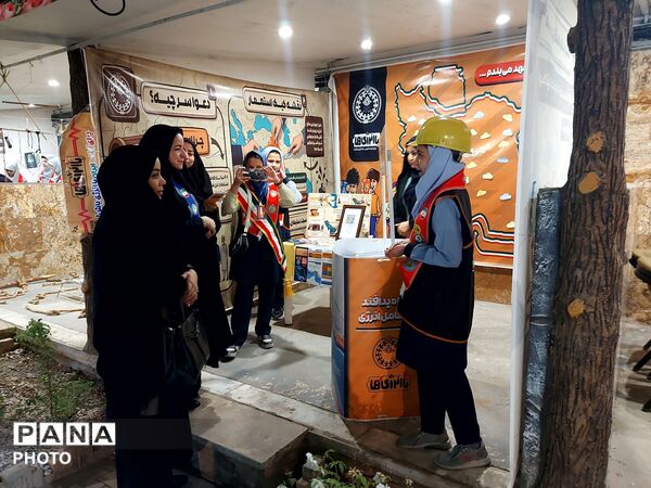 غرفه باانرژی در پاتوق برمدار ایران سازمان دانش آموزی خراسان رضوی
