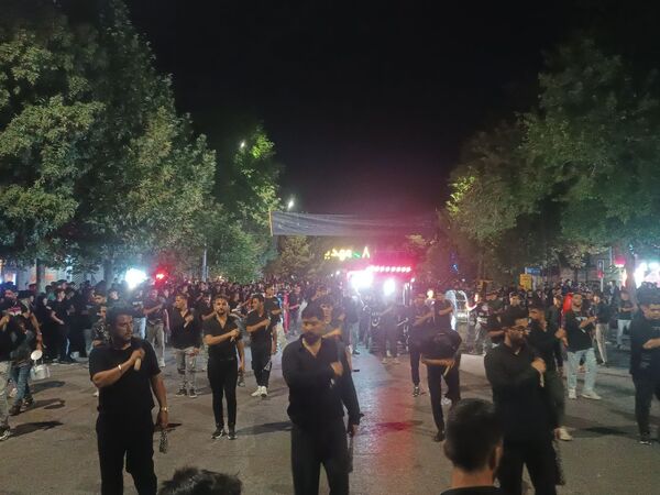 مراسم عزاداری شب عاشورا در خیابان‌های نیشابور 