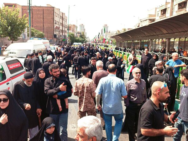 وداع تهرانی‌ها با پیکر مطهر شهدای حمله تروریستی رژیم صهیونیستی 