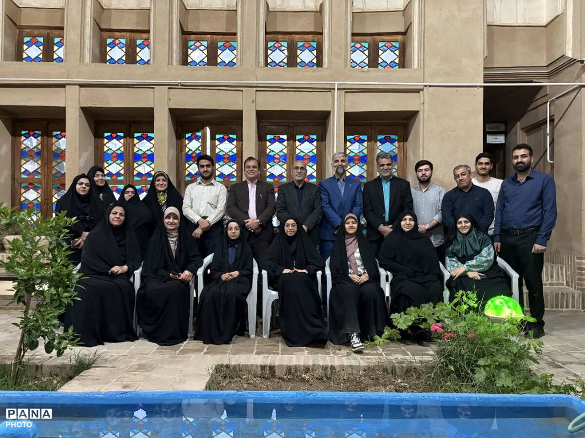 دیدار صمیمی معاون فعالیت‌های دانش‌آموزی سازمان دانش‌آموزی کشور با مسئولان یزد