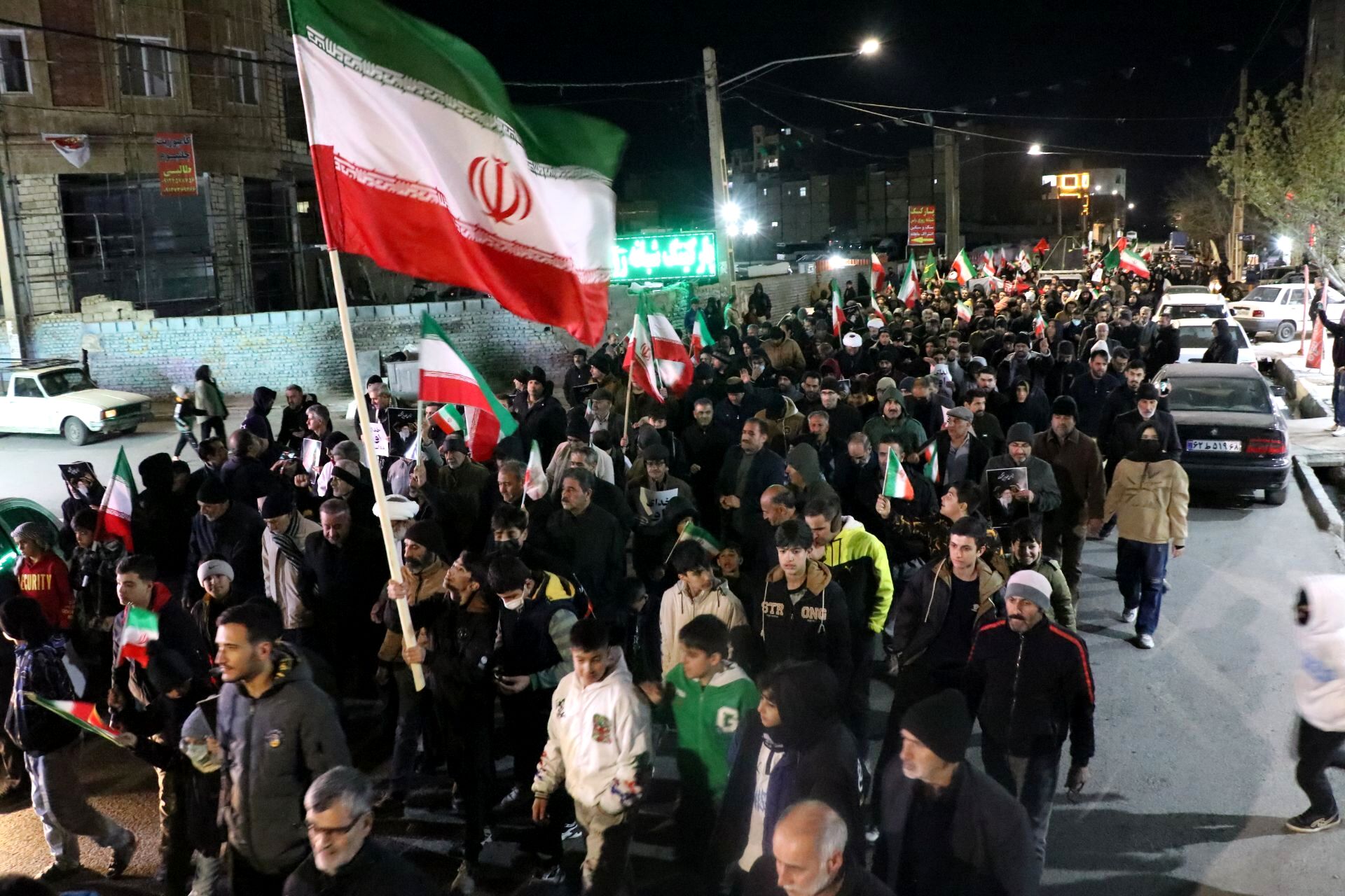 خرمدشت کرج یک‌صدا در عزای رهبر شهید امت انقلاب