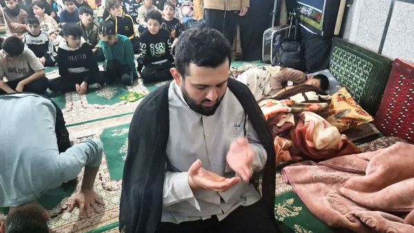 سحرگاه دانش‌آموزان معتکف 