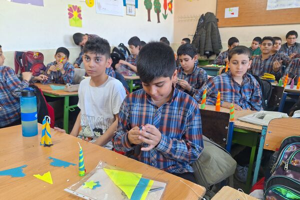 ایجاد انگیزه و خلاقیت در دانش‌آموزان با آموزش هنرهای تجسمی 
