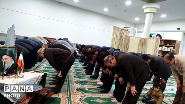  محفل انس با قرآن کریم در اداره آموزش و پرورش نیشابور 